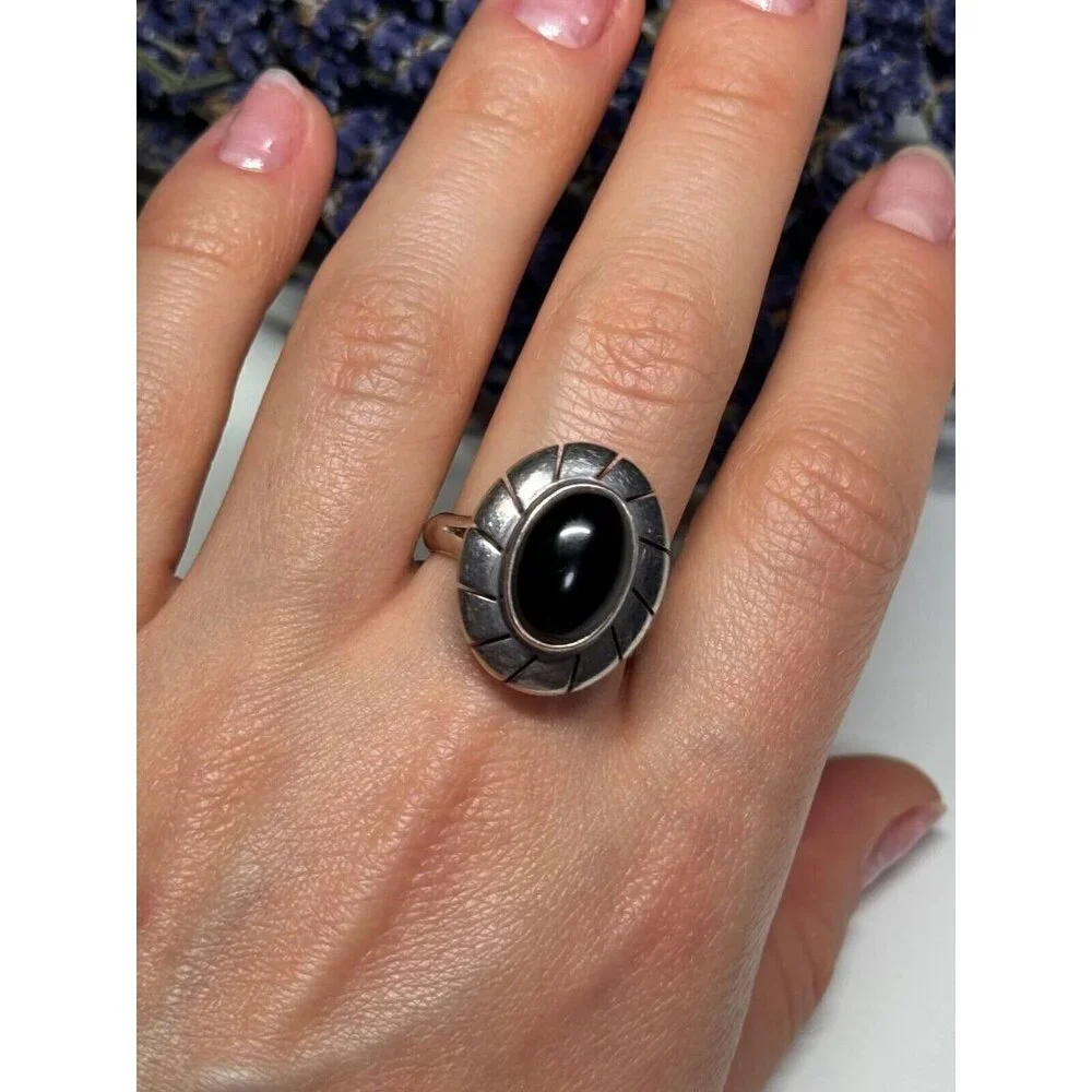925 STERLING SILVER ONYX RING SIZE 8.5